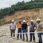Tim teknis melakukan site inspection di area tambang sebelum kegiatan drilling oleh PT Mitra Bor Nusantara.